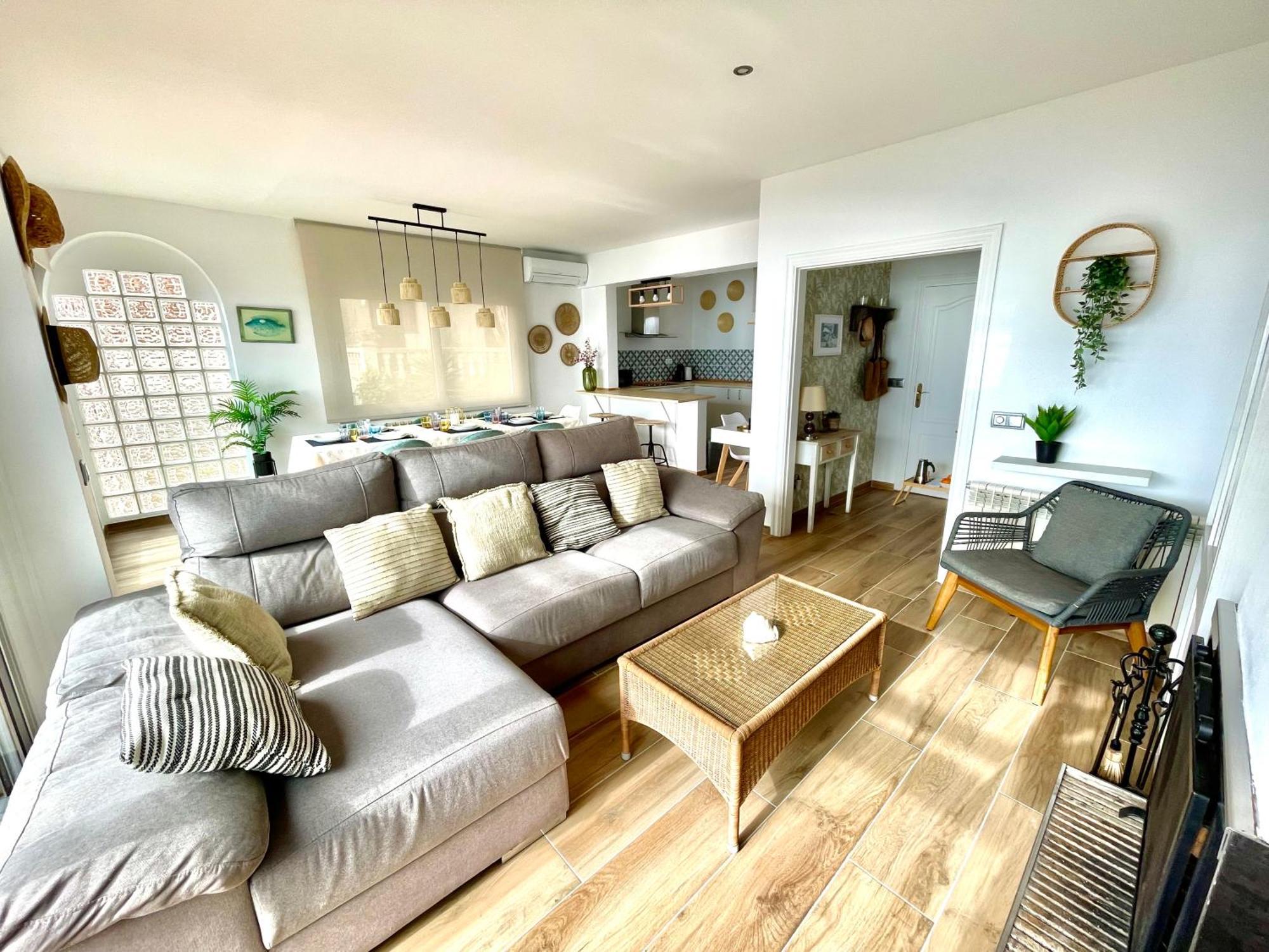 Seahomes Vacations, La Casa Blue Mediterranean Lifestyle Бланес Экстерьер фото